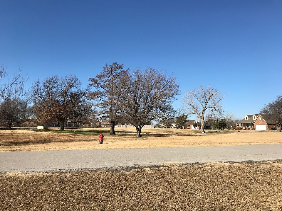 2nd image of 5620 NW Pioneer Cir