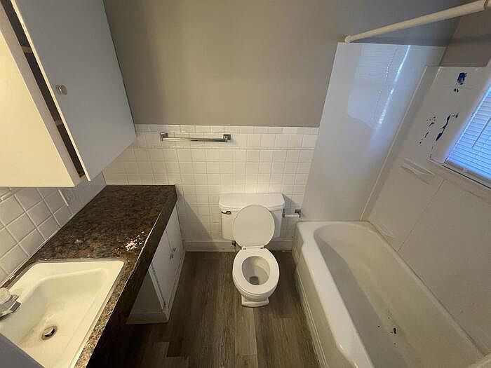 2nd image of 1219 Bluff St #1