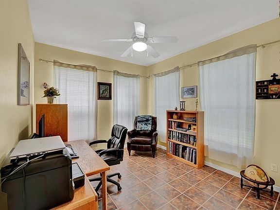 4th image of 2514 Lakeside Dr