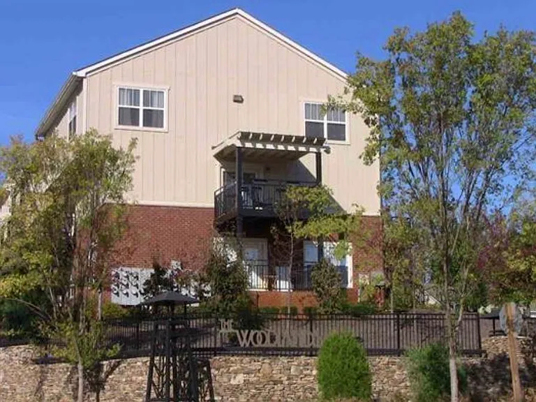 1915 Beechcrest Ct #101 — Photo 2
