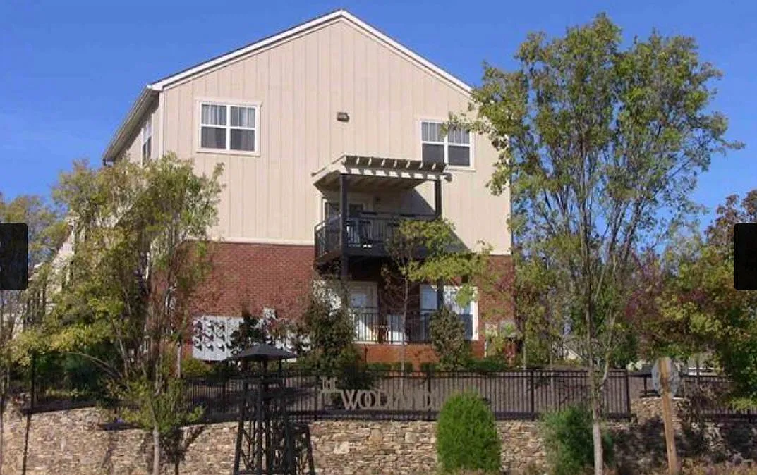 Building Photo - 1915 Beechcrest Ct #101