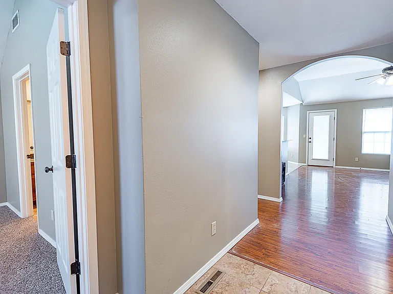 1332 S Lexington Ave — Photo 8