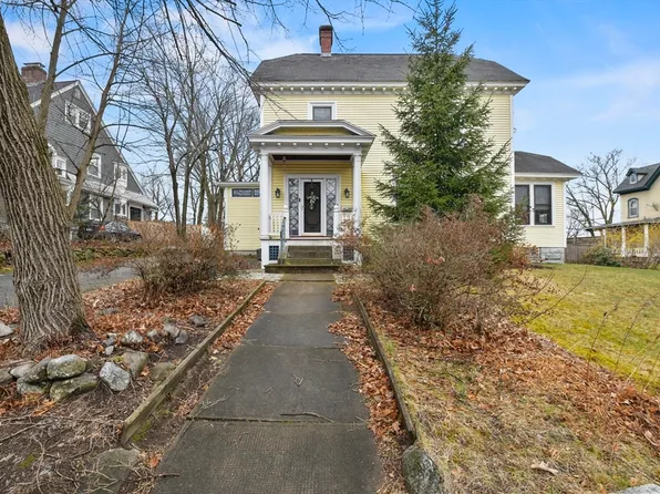 97 Livingston Ave, Lowell, MA 01851