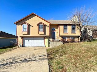 1211 Foxridge Dr, Warrensburg, MO 64093