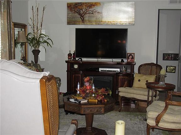 4th image of 105 Devonshire Dr