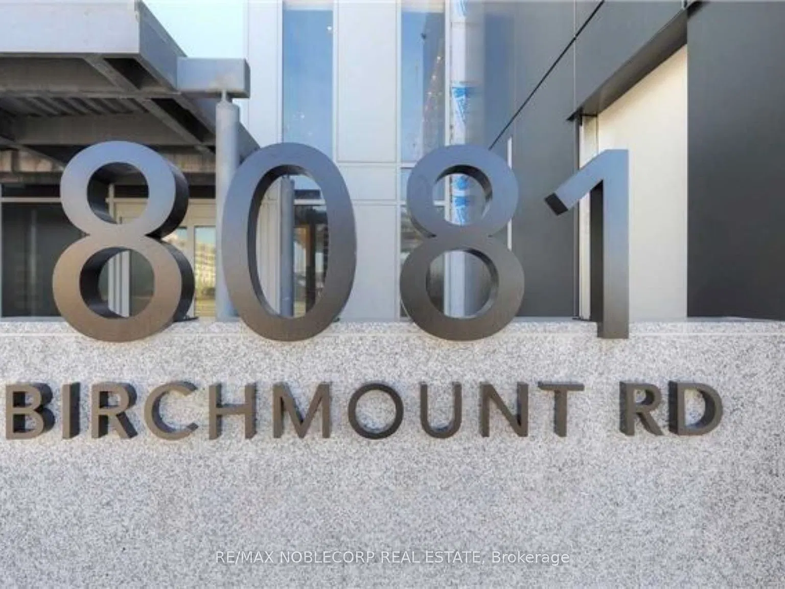 The Signature Residence — Photo 2