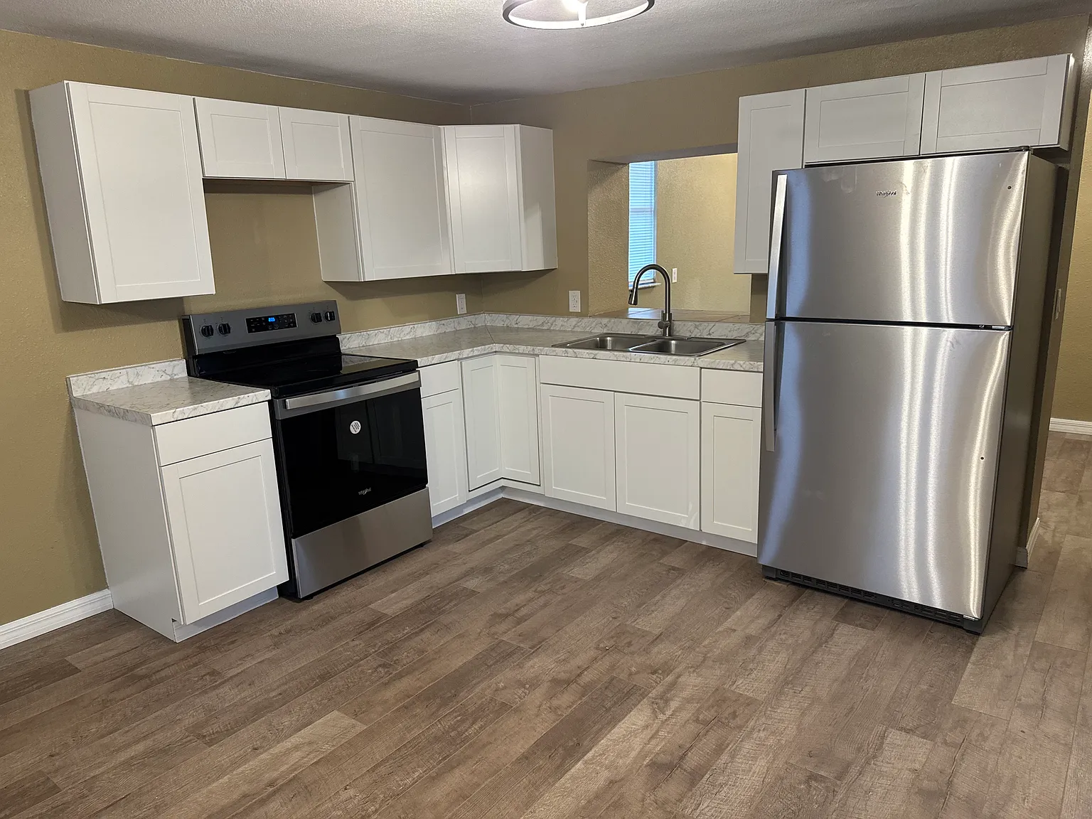 3 bed, 1160 sqft, $1,550 — Photo 3