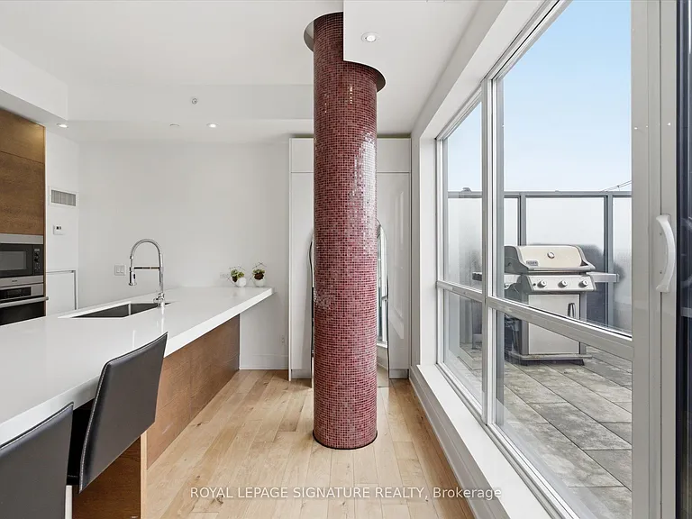 1205 Queen St W #Penthouse 704 — Photo 6