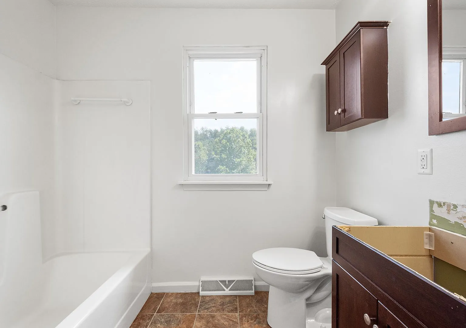 Available October 1st!! 2-Bedroom Townhome In North Versailles! — Photo 2