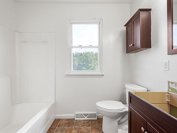 2nd image of 325 Clavale Dr