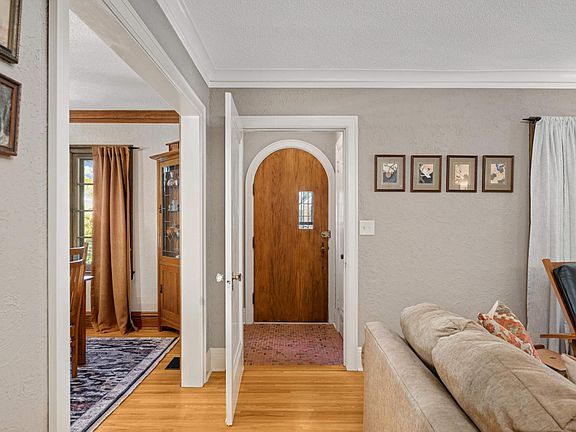 4th image of 3936 Chowen Ave S