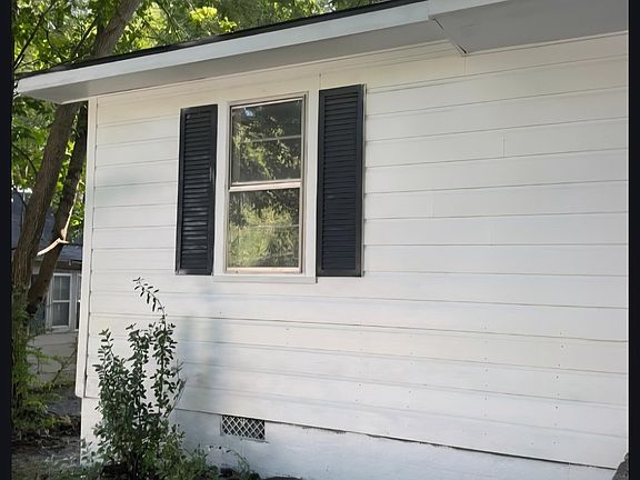 2nd image of 1324 Todd Ave