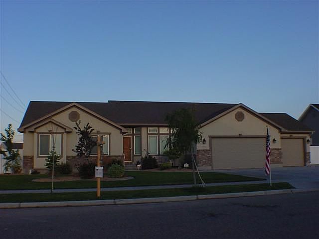 GREAT STUCCO FRONT