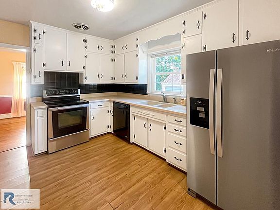 4th image of 123 Grove Park Cir