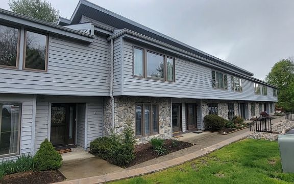 2nd image of 427 Iroquois Ct