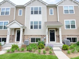 180 Goldenrod Dr, Elgin, IL 60124