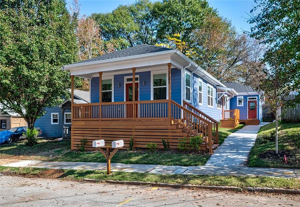1060 Grant Way SE — Photo 1