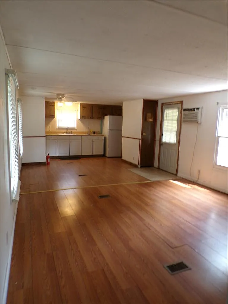 2 bed, 1.0 bath, 800 sqft, $1,100 — Photo 2
