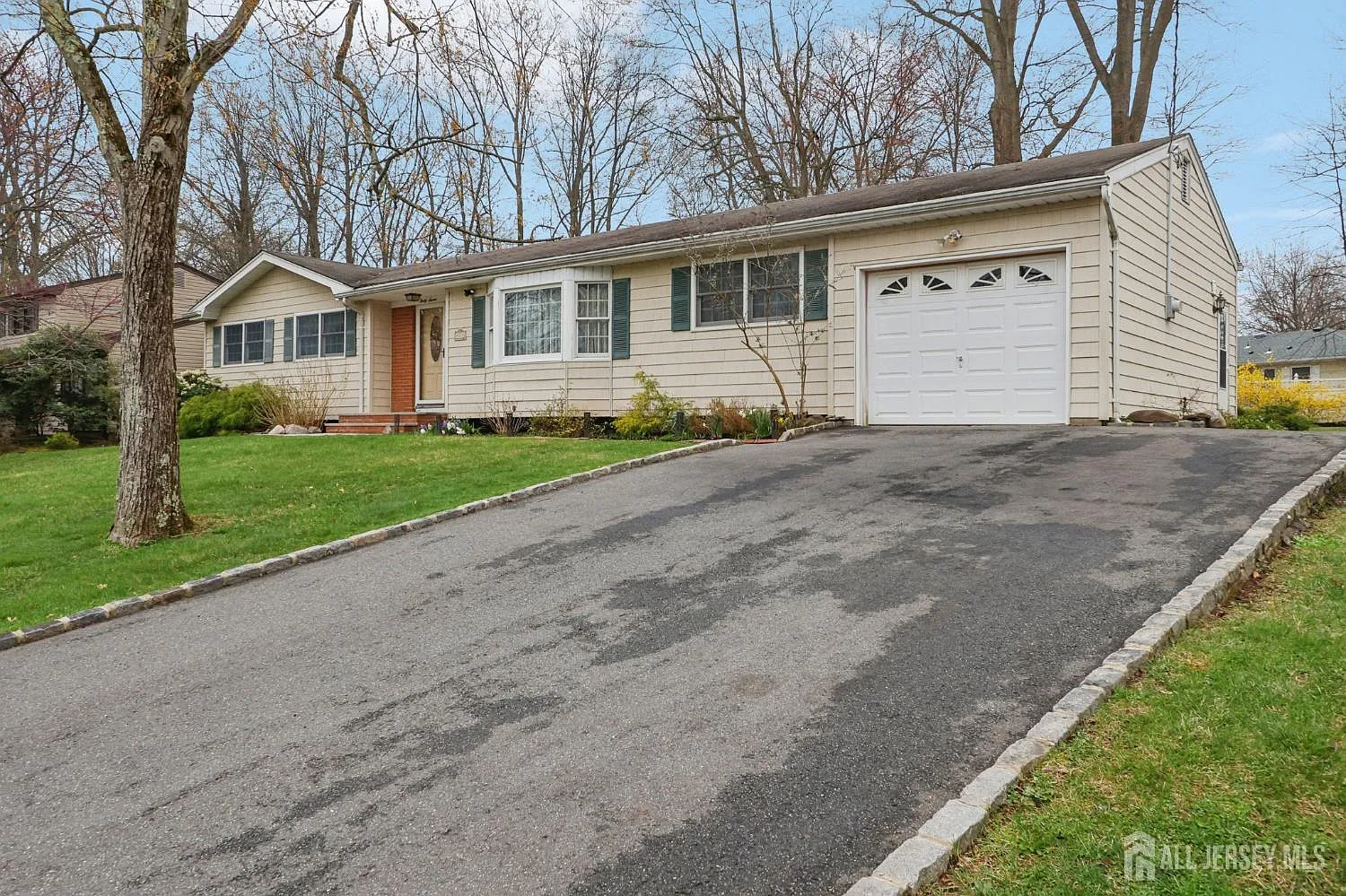 37 Dale Dr photo 1