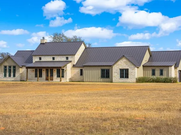 1402 Countryside Bnd, Fredericksburg, TX 78624