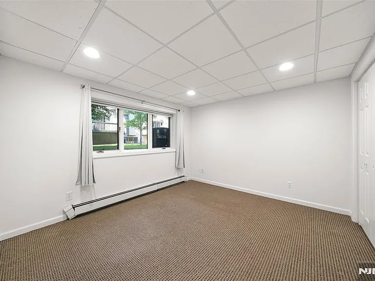 408 Dogwood Ct — Photo 39