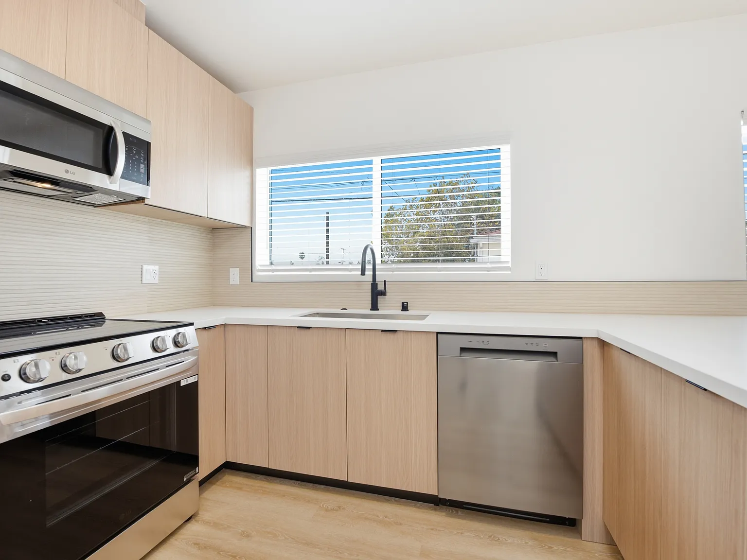1 bed, 530 sqft, $2,320 — Photo 2