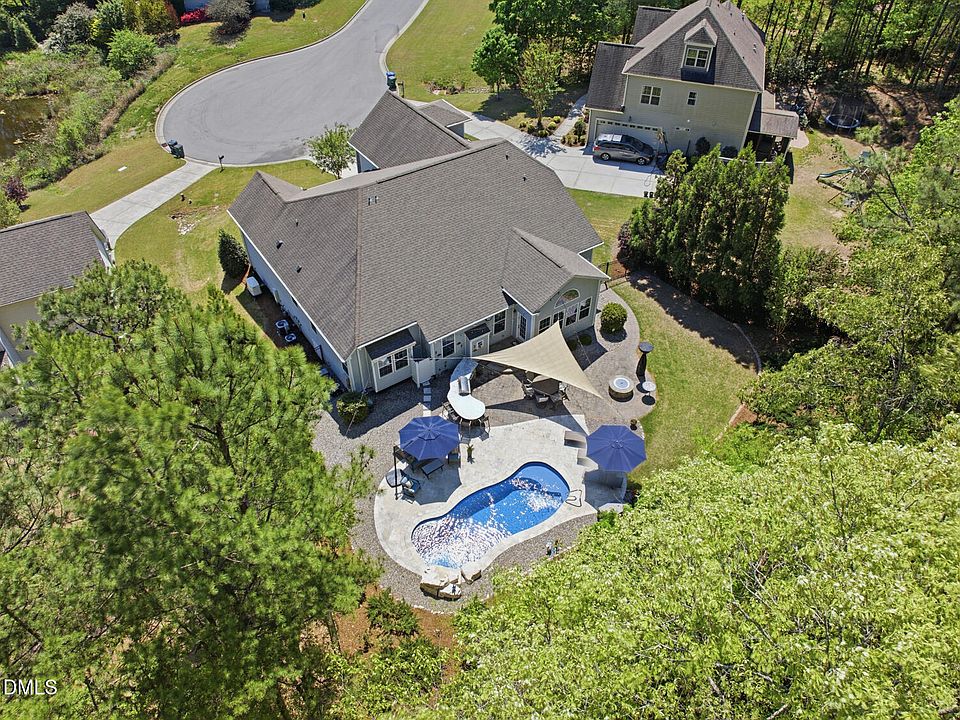 1st image of 377 Farnleigh Dr