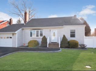 10 Bainbridge Avenue, Melville, NY