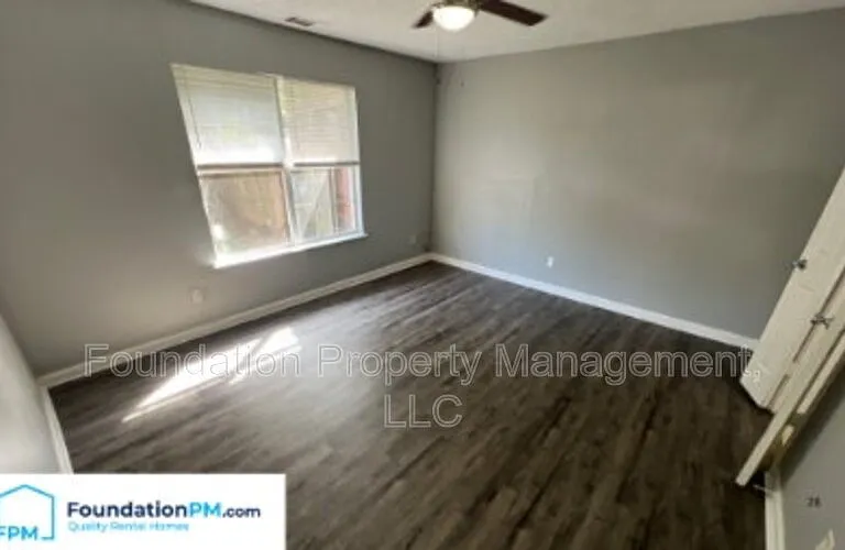 1530 Estacada Way — Photo 11