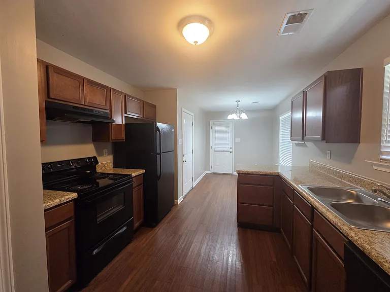 1315 Crosstown Ct — Photo 19
