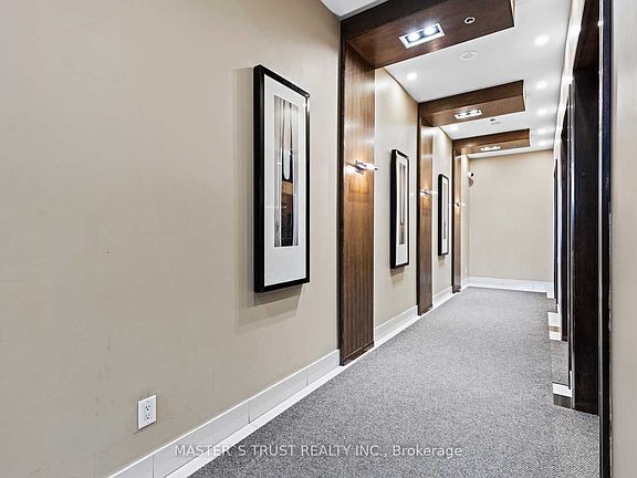4th image of 18 Harbour St #3211