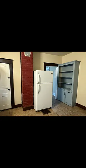 328 E Market St — Photo 13