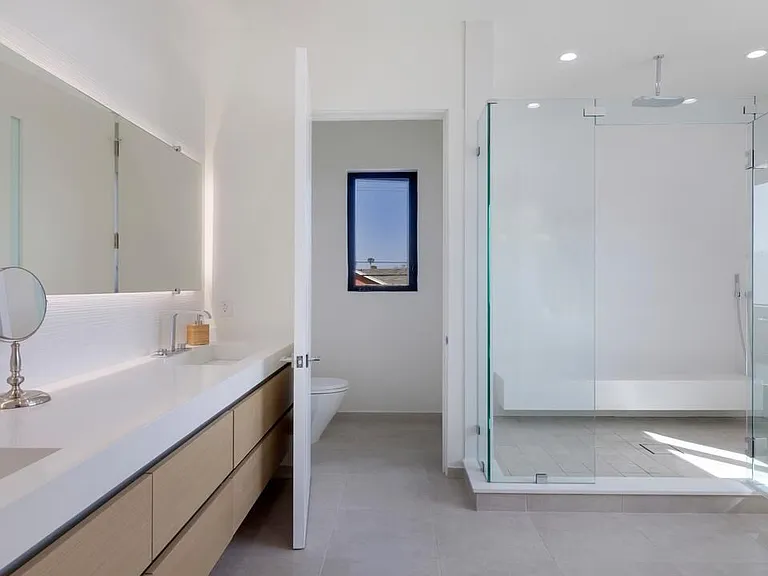 736 N Curson Ave — Photo 32
