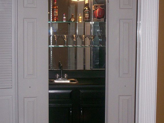 wet bar off main living area