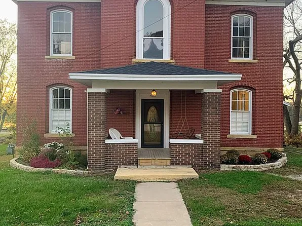 1019 Main St, Savanna, IL 61074