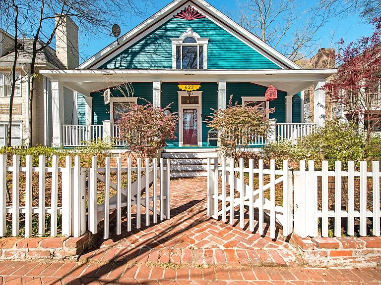 623 Cherokee Ave SE — Photo 1