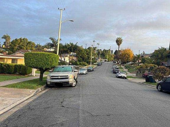 Exterior Neighborhood (street photo)
