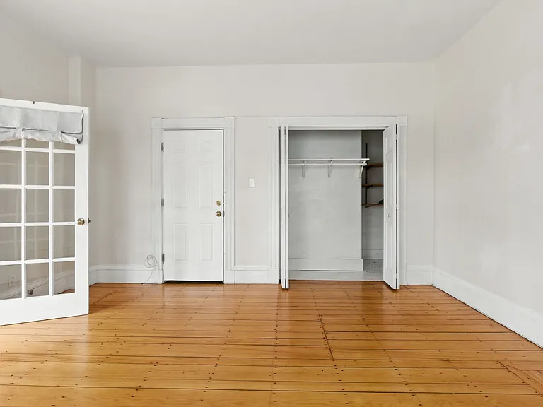 547 Broadway — Photo 14