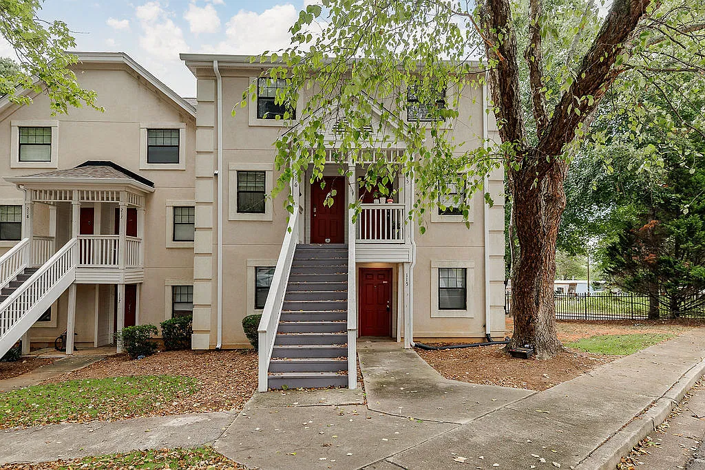 2 bed, 1168 sqft, $1,300 — Photo 1