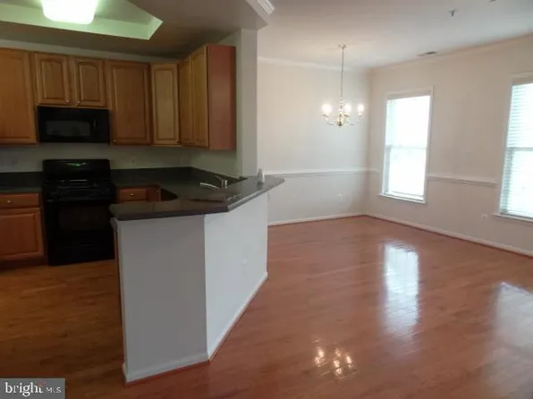 4613 Hummingbird Ln #108, Fairfax, VA 22033