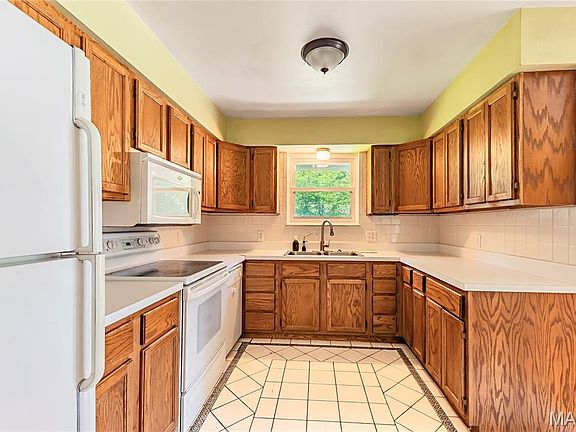 14th image of 71 Shady Oaks Dr