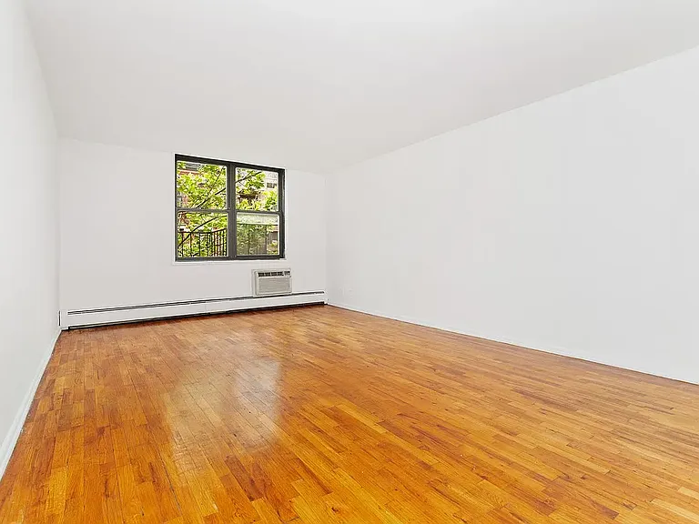 229 E 29th St #5R — Photo 1