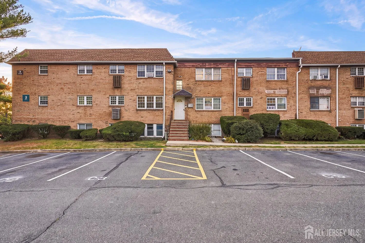 3 bed, 2.0 bath, 1188 sqft, $3,000 — Photo 1