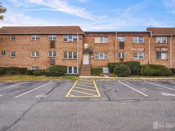 25 College Dr, Edison, NJ 08817