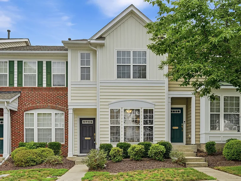 221 Grey Elm Trl — Photo 3