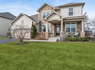 19 Brentwood Dr, Hawthorn Woods, IL 60047