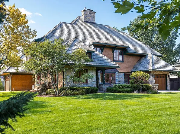 3301 W 55th St, Edina, MN 55410