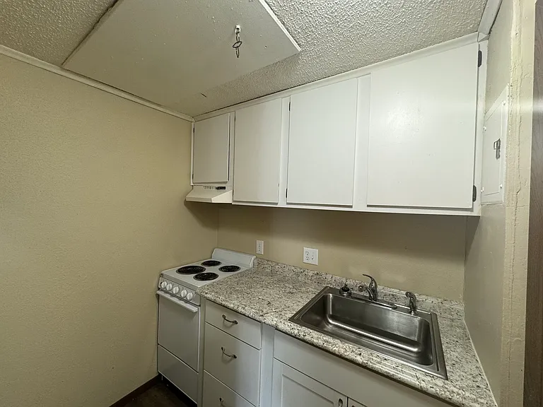 10-64 Hampshire Dr #52 — Photo 4