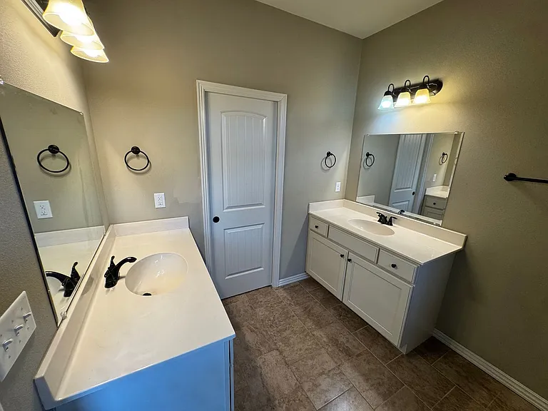 626 N Tennyson Ln — Photo 9