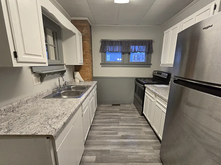 1712 Blackburn Ave — Photo 3